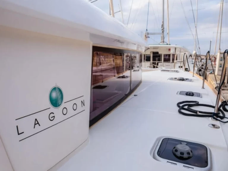Hyr en Lagoon Lagoon 400 S2 Volos 