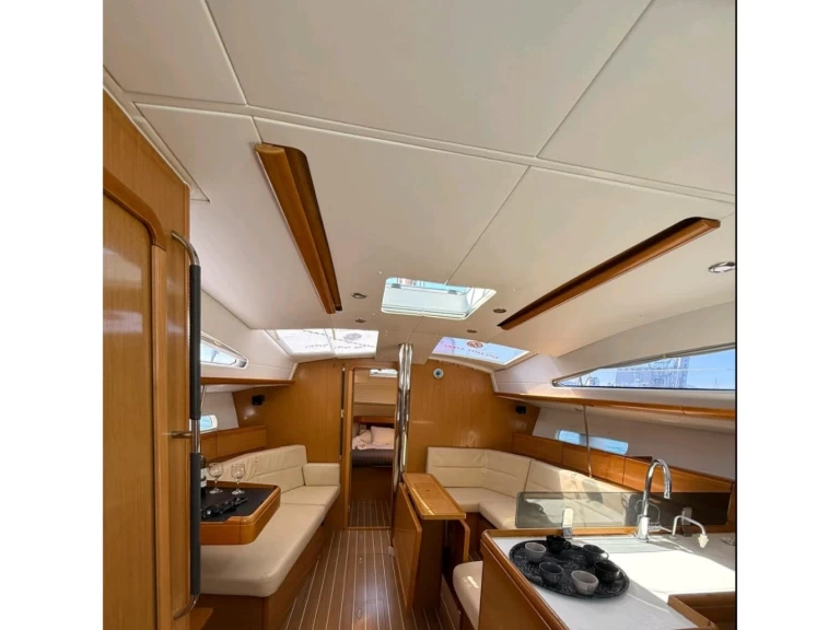 Hyr en Jeanneau Sun Odyssey 42 DS Volos 