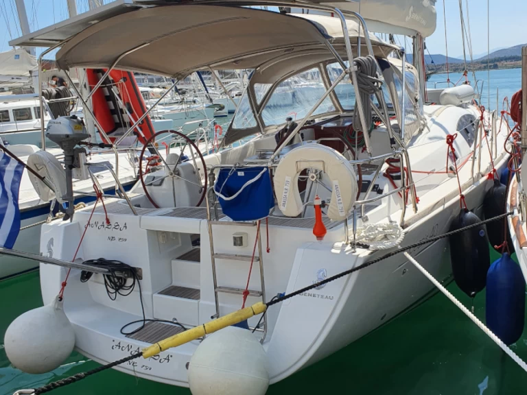 Bénéteau Oceanis 40 charter bareboat eller skeppad i Volos