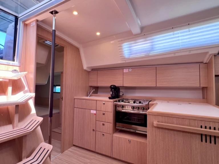 Hyr en Bavaria Bavaria C42 Lefkáda 