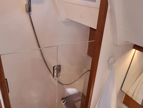 Segelbåt  för uthyrning Nikiána till det bästa priset 