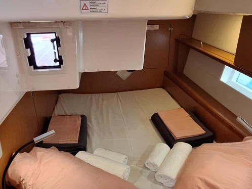 Bavaria Bavaria C45 charter bareboat eller skeppad i Nikiána