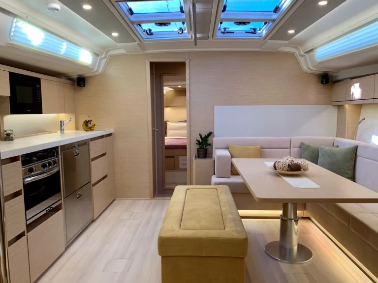 Yacht charter Sámi billig Hanse 508