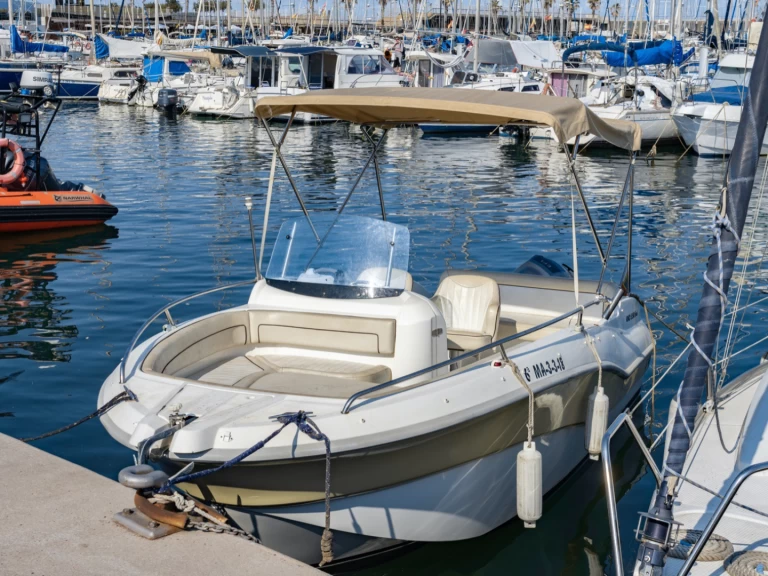 Rio Rio 550 Fish charter bareboat eller skeppad i Badalona