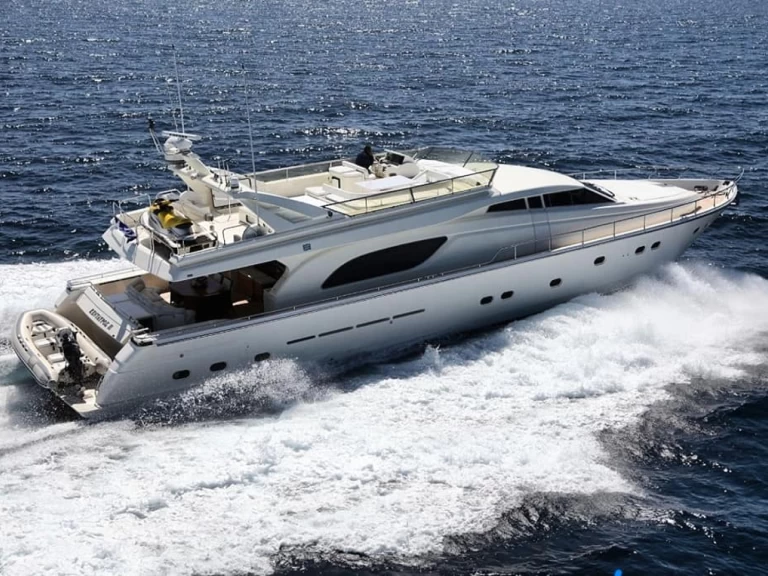 Hyra Lyx yacht med eller utan skeppare Ferretti Gouvia 