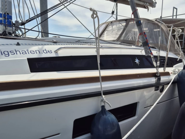 SunOdyssey 349 charter bareboat eller skeppad i Bodman-Ludwigshafen