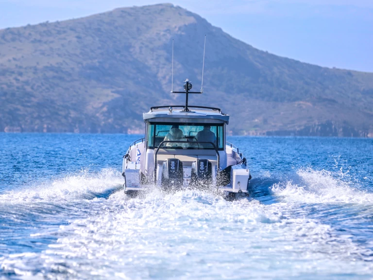 Båtuthyrning Axopar Axopar 37 XC Cross Cabin (2 cabins) i Anávyssos på Samboat 