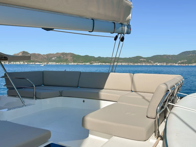 Uthyrning Katamaran  Fountaine Pajot med en båtlicens 