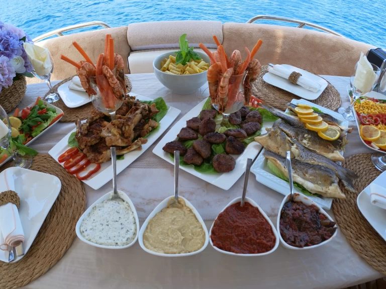 Yacht charter Kemer billig Sunseeker Manhattan 56