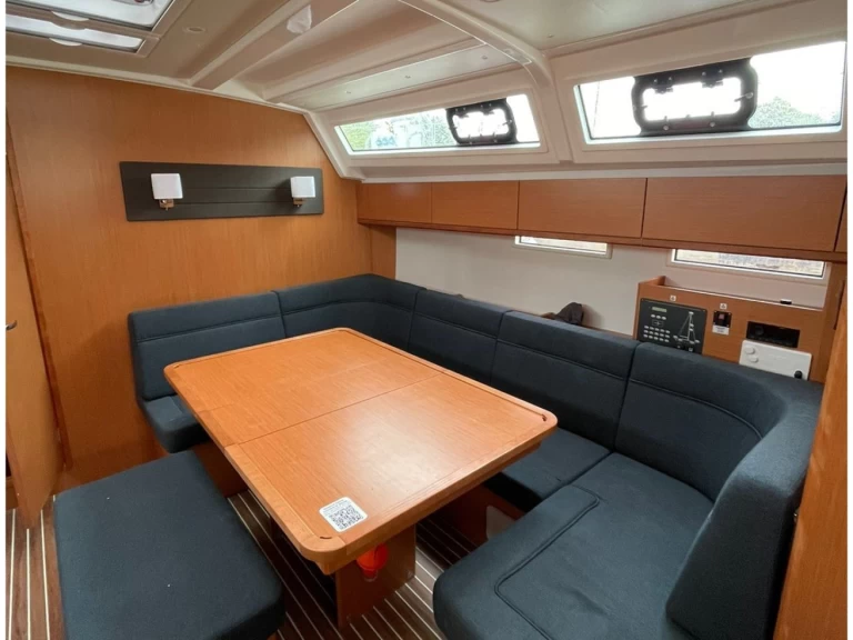 Uthyrning Segelbåt  Bavaria med en båtlicens 