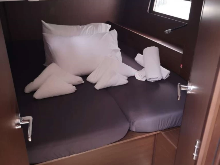 Uthyrning Segelbåt  Bénéteau med en båtlicens 