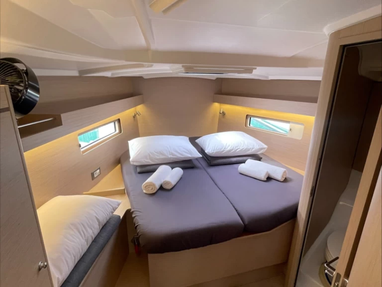 Yacht charter Lavrio billig Oceanis 40.1