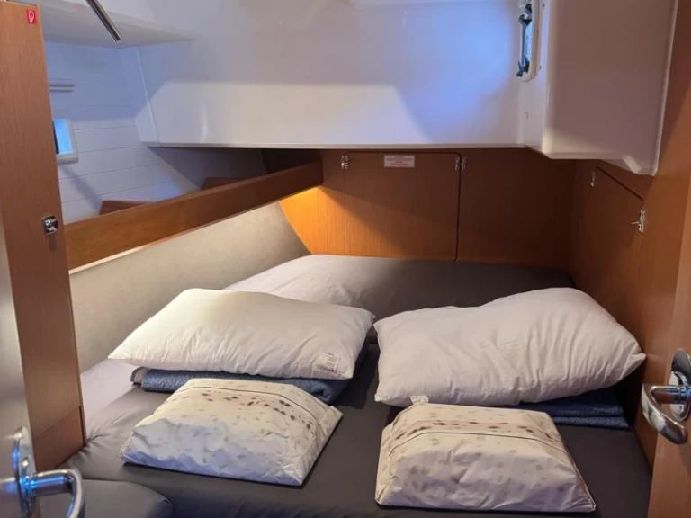 Hyra Segelbåt  med eller utan skeppare Bavaria Sámi 