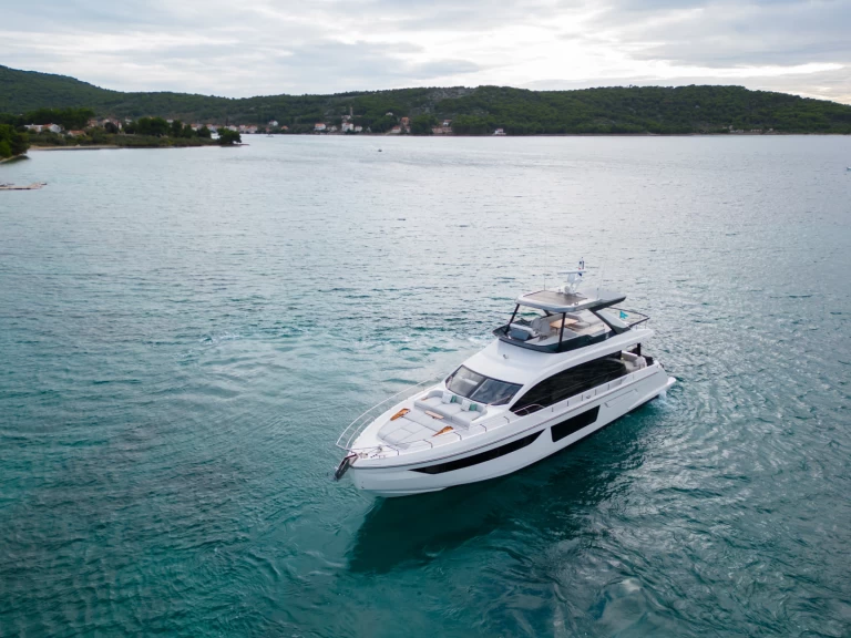 Lyx yacht för uthyrning Šibenik  till det bästa priset 