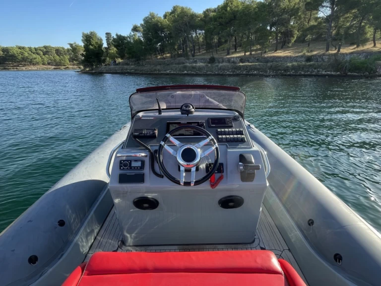 Hyra Motorbåt  med eller utan skeppare Lomac Šibenik  