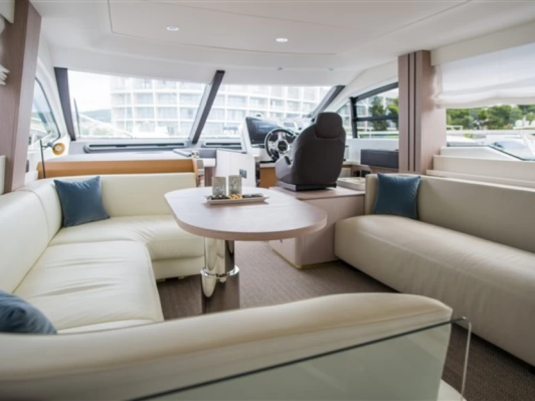 Uthyrning Motorbåt  Azimut med en båtlicens 