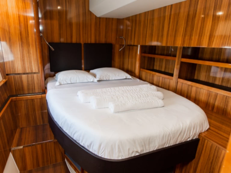 Yacht charter Šibenik  billig Aquila 44 Power catamaran