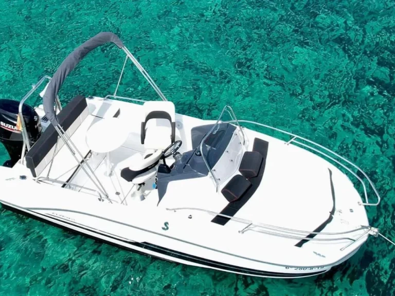 Bénéteau Flyer 5.5 SUNdeck charter bareboat eller skeppad i Port La Napoule