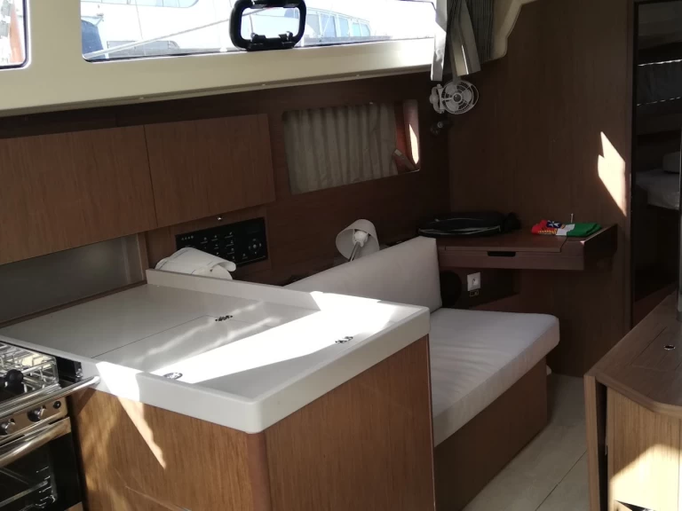 Båtuthyrning Bénéteau Oceanis 38.1 i Vibo Marina på Samboat 
