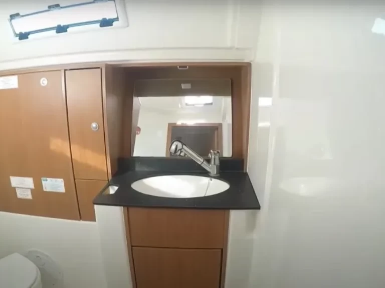 Uthyrning Segelbåt  Bavaria med en båtlicens 