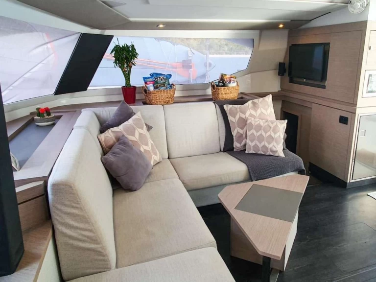 Yacht charter Road Town billig Saona 47