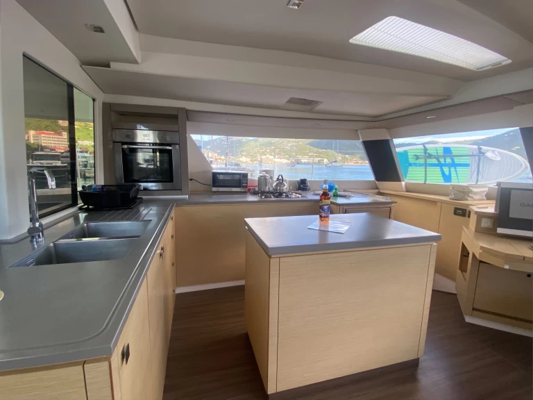 Yacht charter Road Town billig Saba 50