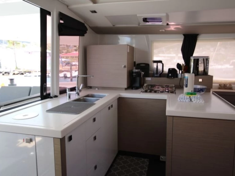 Båtuthyrning Fountaine Pajot Astrea 42 i Road Town på Samboat 