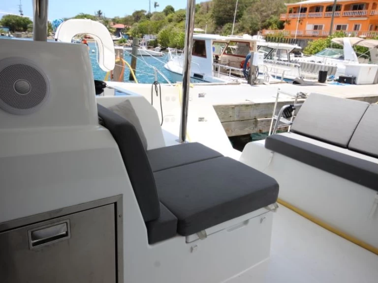 Hyr en Fountaine Pajot Astrea 42 Road Town 