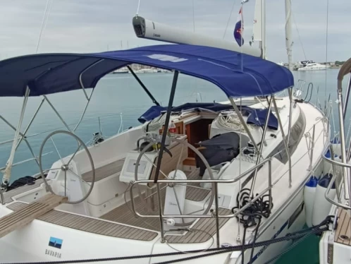 Yacht charter Sukošan billig Cruiser 37