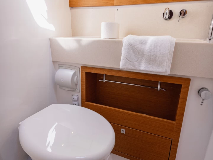 Hyr en Dufour Dufour 470 owner layout Kaštel Gomilica 