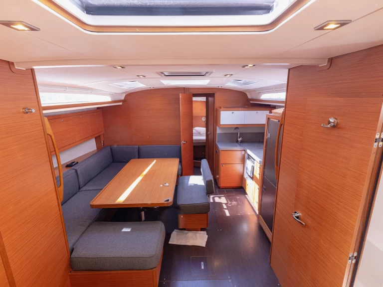 Hyra Segelbåt  med eller utan skeppare Dufour Kaštel Gomilica 