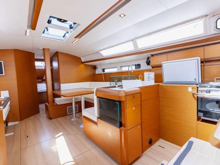 Yacht charter Kaštel Gomilica billig Sun Odyssey 449