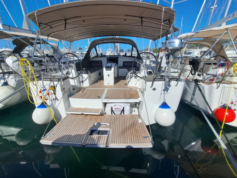 Jeanneau Sun Odyssey 490 charter bareboat eller skeppad i Kaštel Gomilica