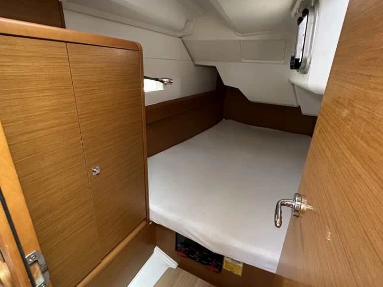 Hyr en Jeanneau Sun Odyssey 389 Drage 