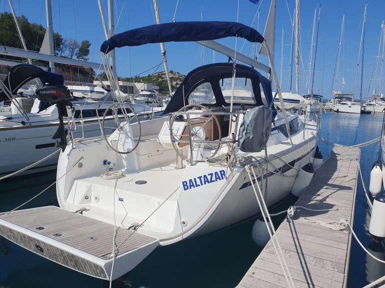 Bavaria Cruiser 34 charter bareboat eller skeppad i Drage
