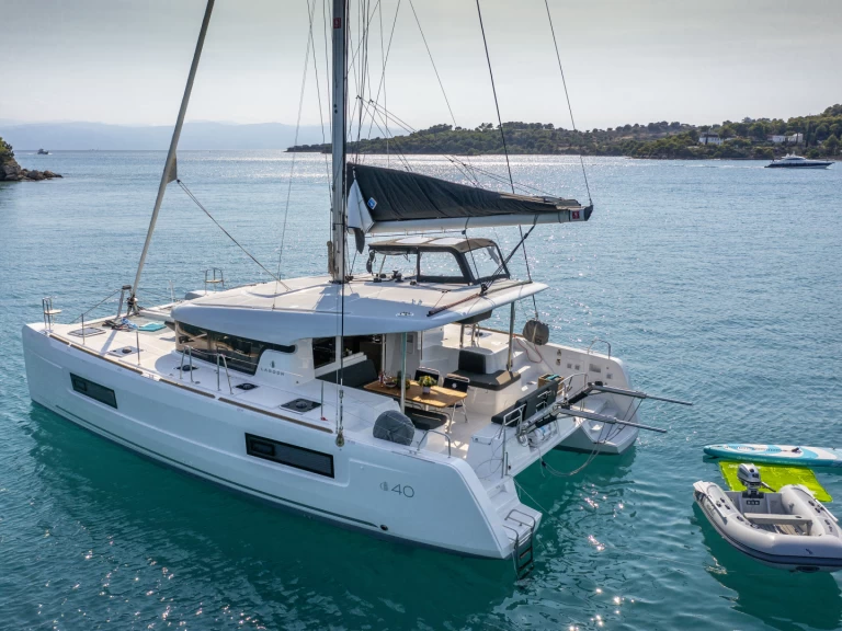 Hyra Katamaran  med eller utan skeppare Lagoon Pórto Chéli 