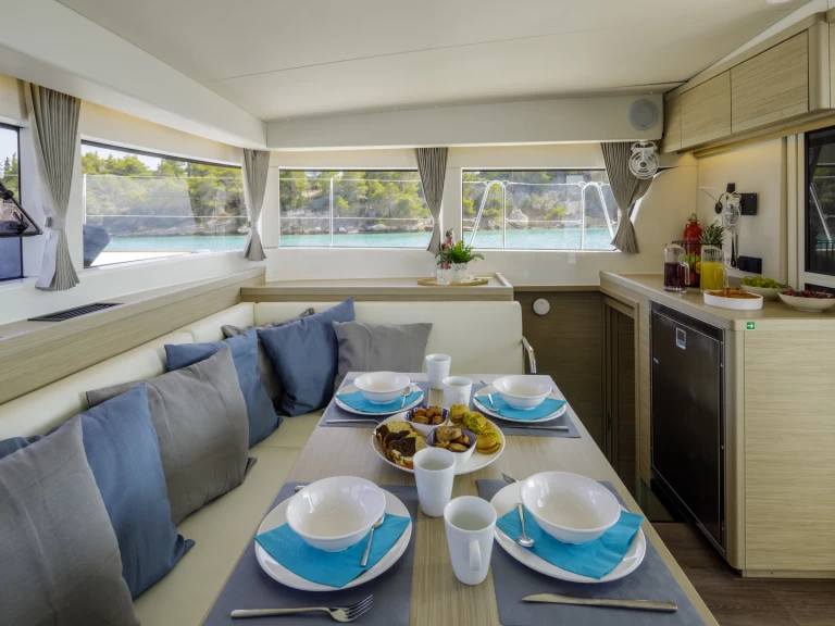 Uthyrning Katamaran  Lagoon med en båtlicens 