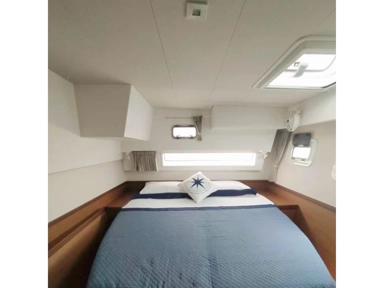 Yacht charter Porto Pollo billig Lagoon 42