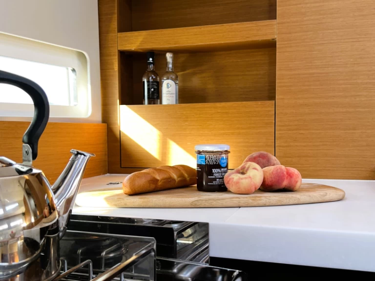 Hyr en Jeanneau Sun Odyssey 410 Alimos 