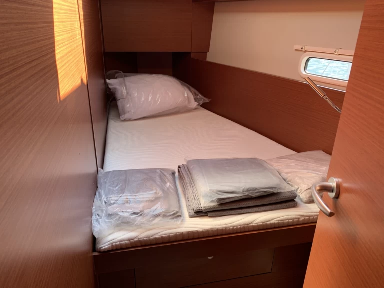 Uthyrning Segelbåt  Hanse med en båtlicens 