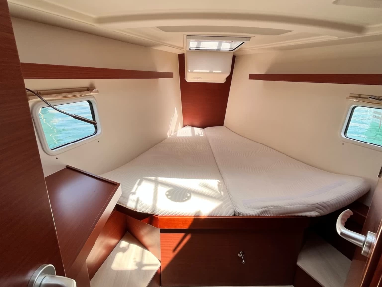 Yacht charter Lavrio billig Hanse 418
