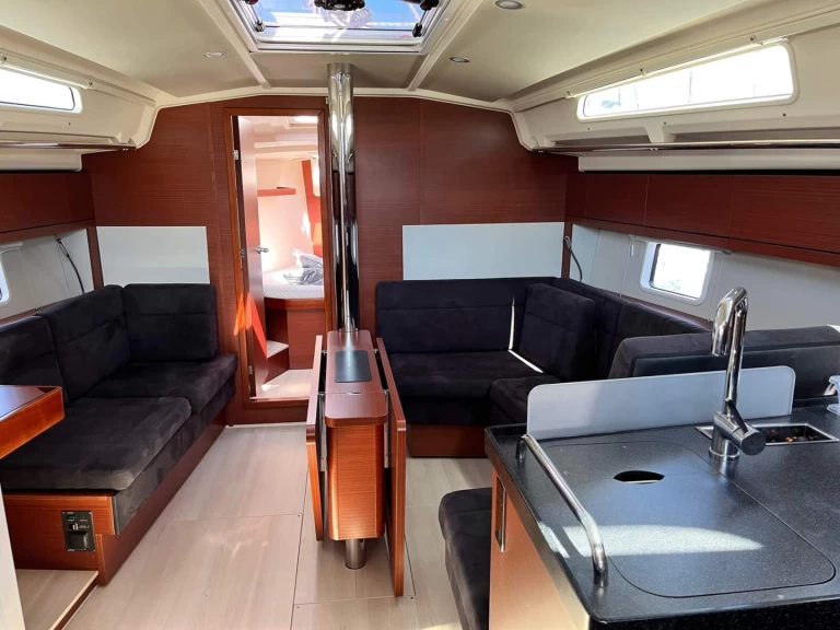 Yacht charter Lavrio billig Hanse 418