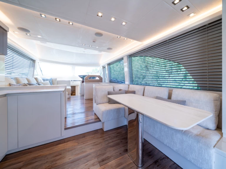 Bénéteau Monte Carlo Yacht 66 charter bareboat eller skeppad i Palma de Mallorca