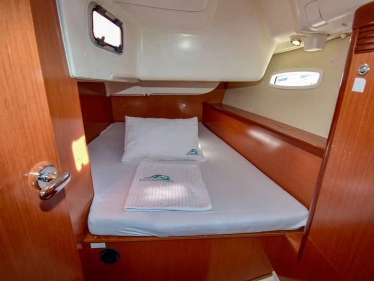 Hyr en Bénéteau Oceanis 40 Marmaris 