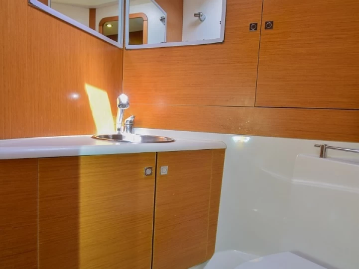 Jeanneau Jeanneau 53 charter bareboat eller skeppad i Marmaris