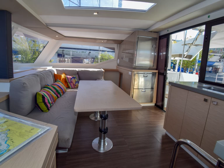 Hyr en Fountaine Pajot Lucia 40 Marmaris 