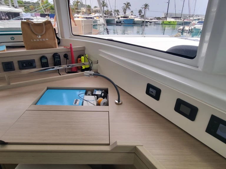 Uthyrning Katamaran  Lagoon med en båtlicens 