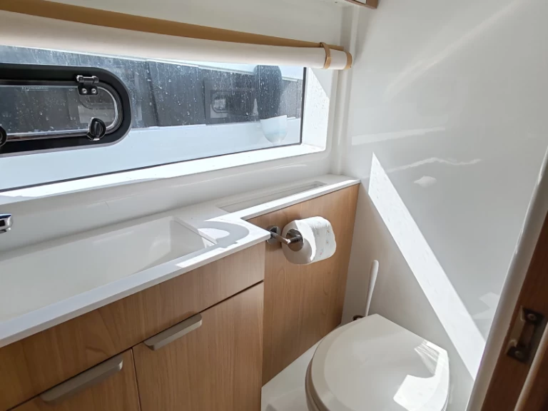 Bali Bali Catsmart charter bareboat eller skeppad i Golfo Aranci