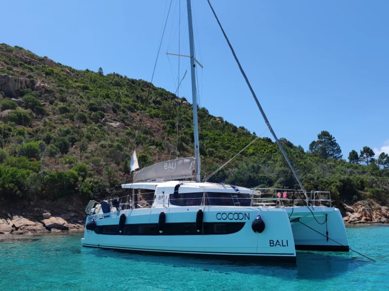 Yacht charter Golfo Aranci billig Bali Catsmart