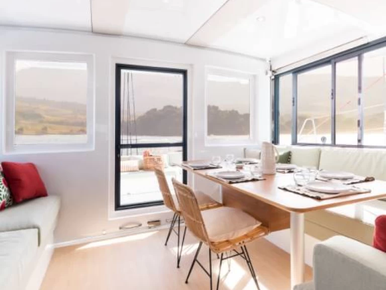 Bali Bali Catsmart charter bareboat eller skeppad i Golfo Aranci